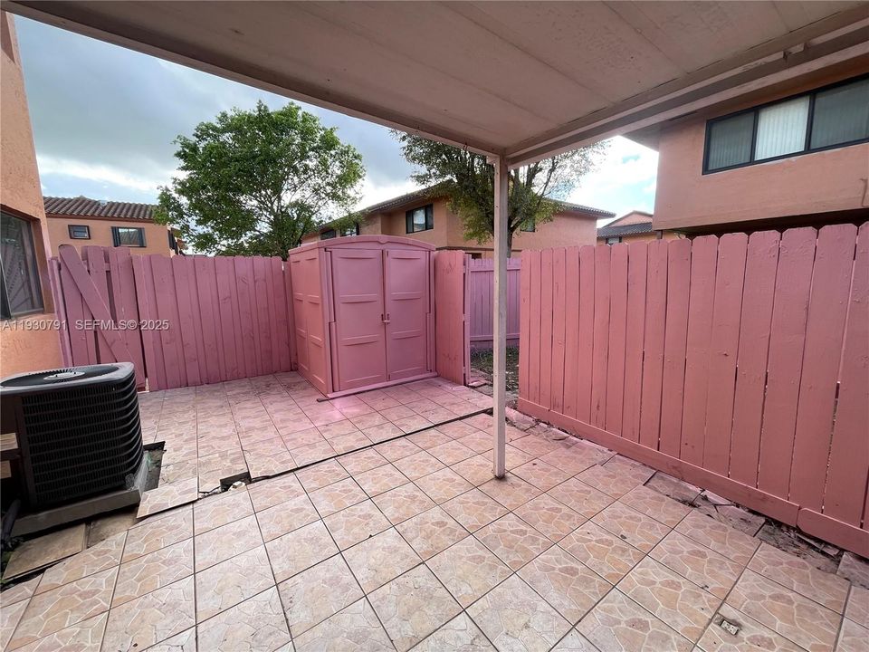 For Rent: $2,300 (2 beds, 2 baths, 803 Square Feet)