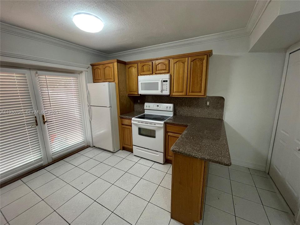 For Rent: $2,300 (2 beds, 2 baths, 803 Square Feet)