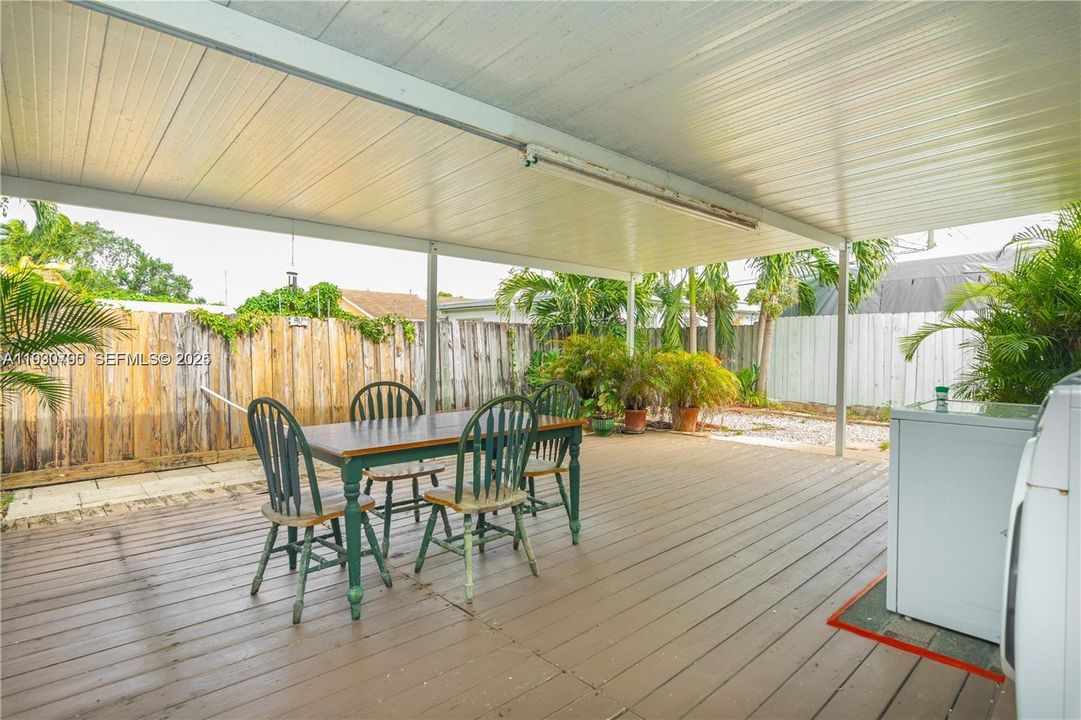 For Rent: $2,300 (2 beds, 1 baths, 1288 Square Feet)