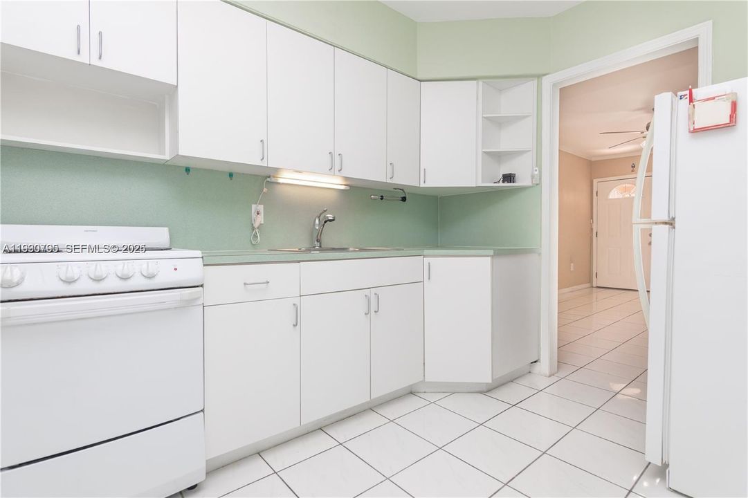 For Rent: $2,300 (2 beds, 1 baths, 1288 Square Feet)