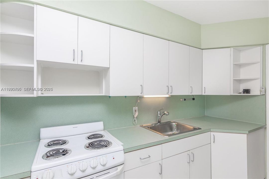 For Rent: $2,300 (2 beds, 1 baths, 1288 Square Feet)