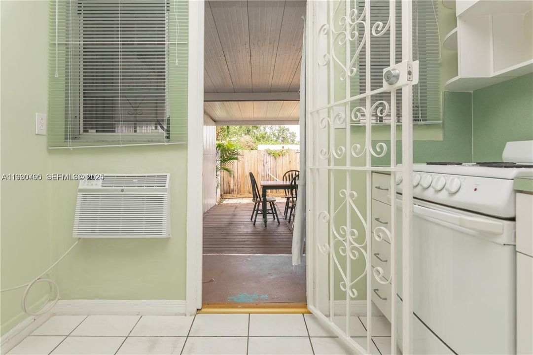 For Rent: $2,300 (2 beds, 1 baths, 1288 Square Feet)