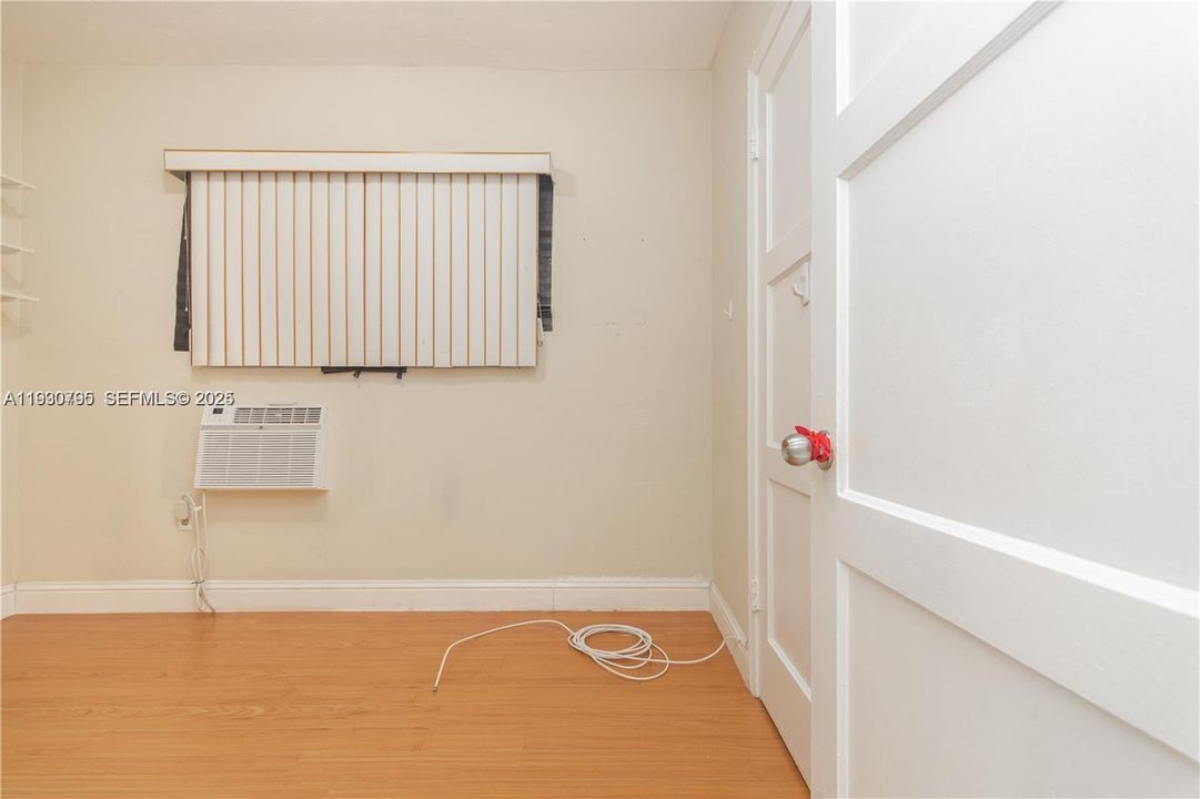 For Rent: $2,300 (2 beds, 1 baths, 1288 Square Feet)