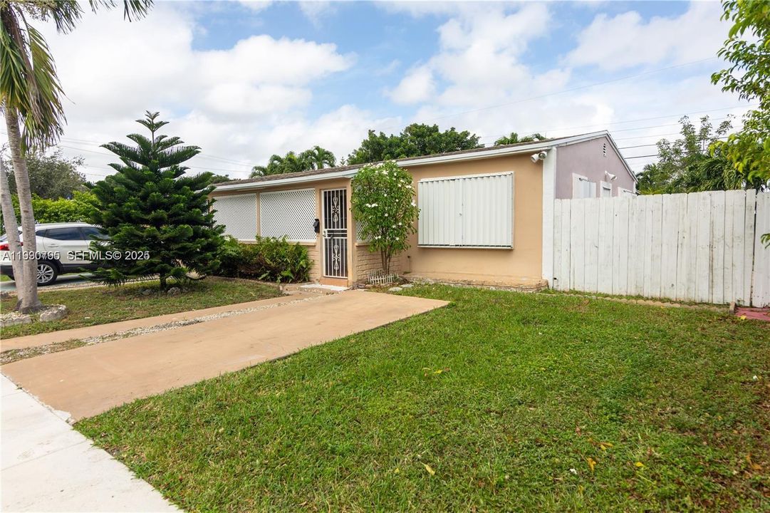 For Rent: $2,300 (2 beds, 1 baths, 1288 Square Feet)