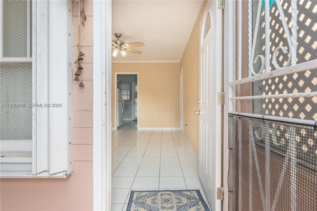 For Rent: $2,300 (2 beds, 1 baths, 1288 Square Feet)