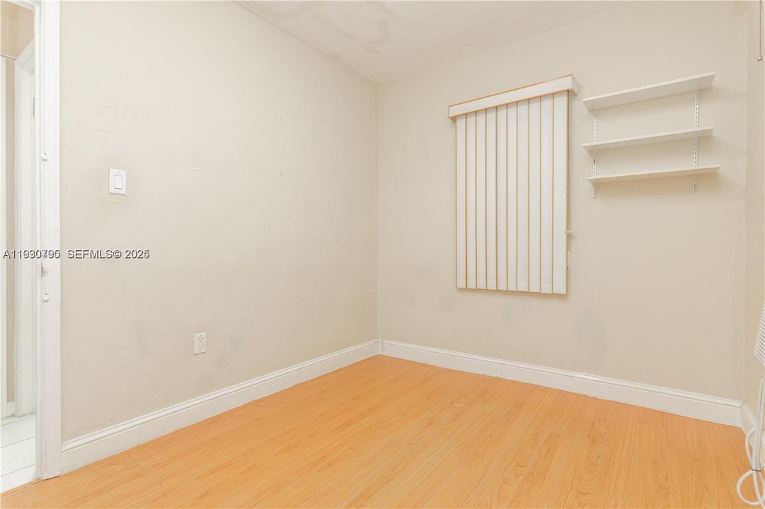 For Rent: $2,300 (2 beds, 1 baths, 1288 Square Feet)