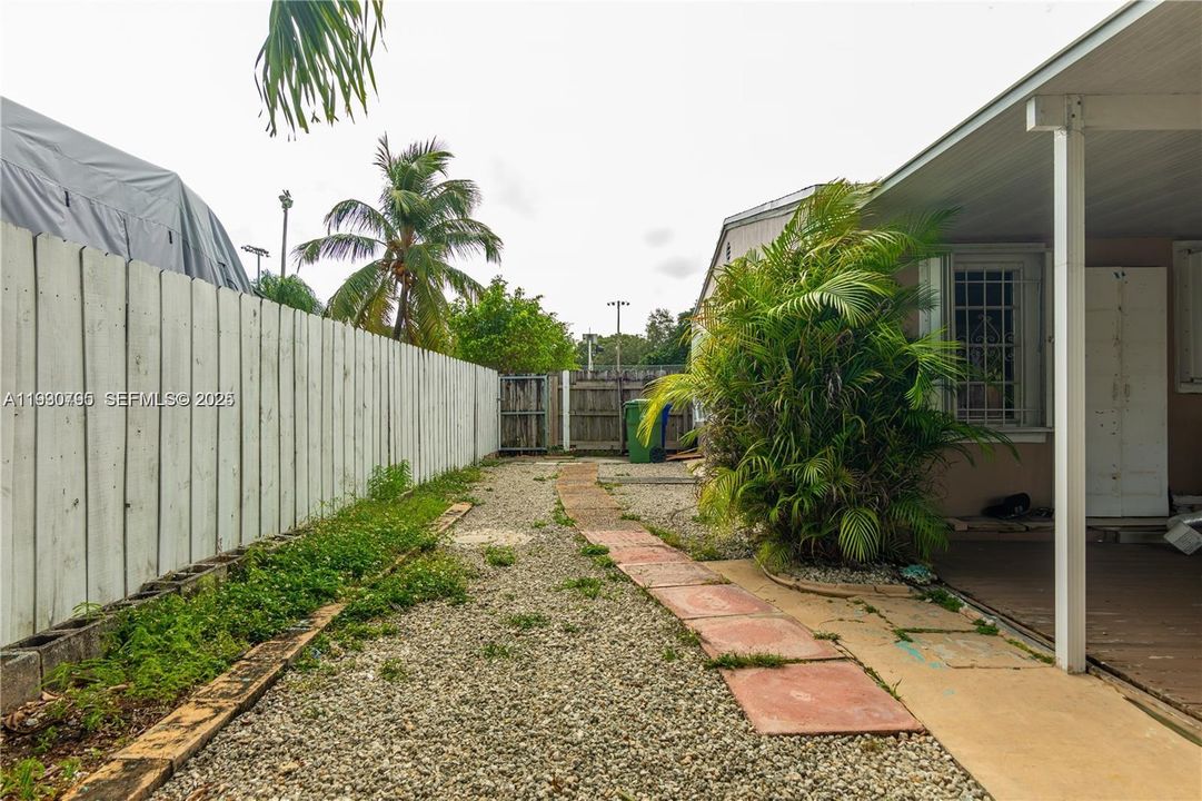 For Rent: $2,300 (2 beds, 1 baths, 1288 Square Feet)