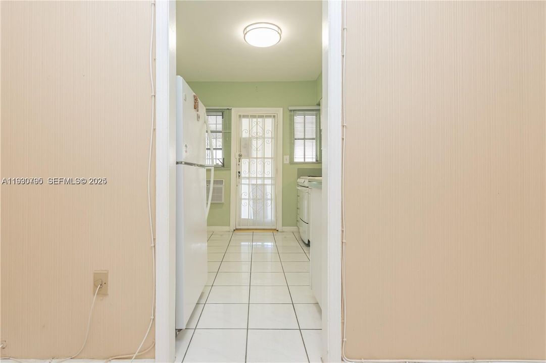 For Rent: $2,300 (2 beds, 1 baths, 1288 Square Feet)