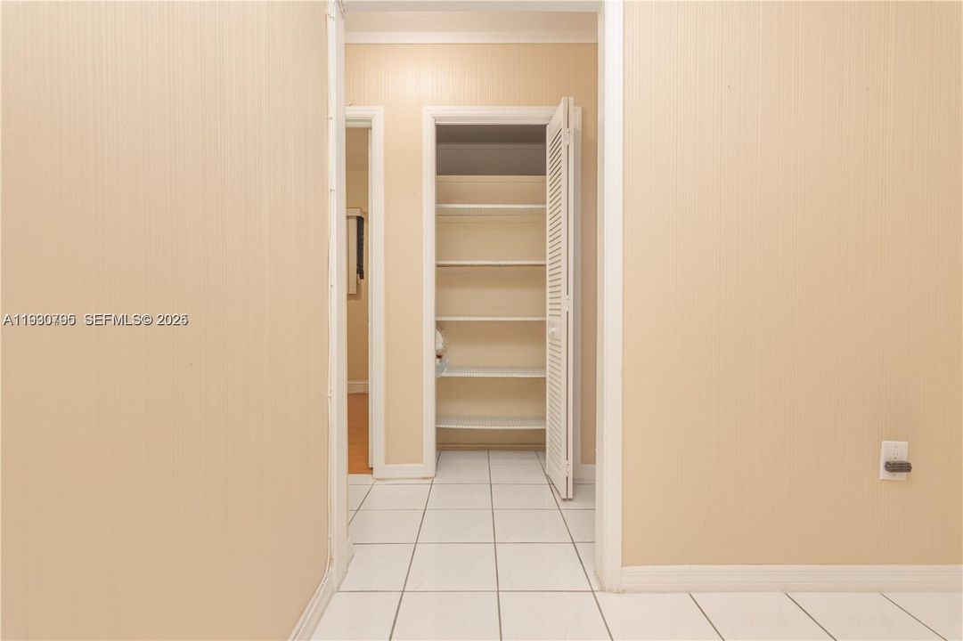 For Rent: $2,300 (2 beds, 1 baths, 1288 Square Feet)