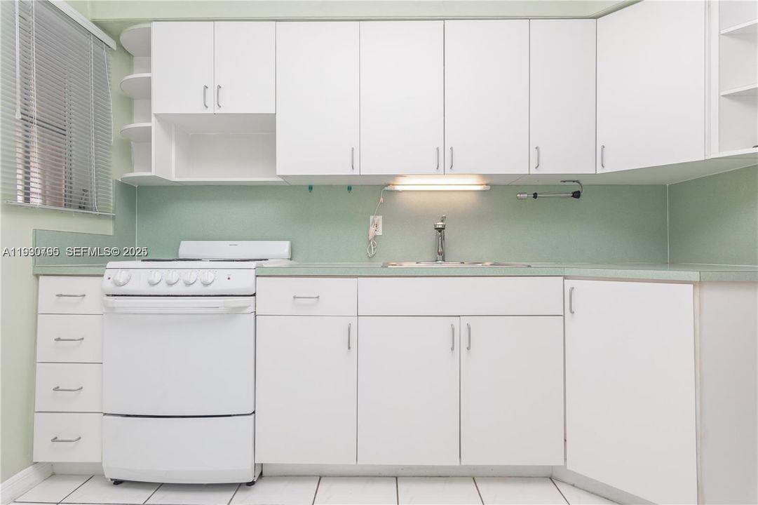 For Rent: $2,300 (2 beds, 1 baths, 1288 Square Feet)