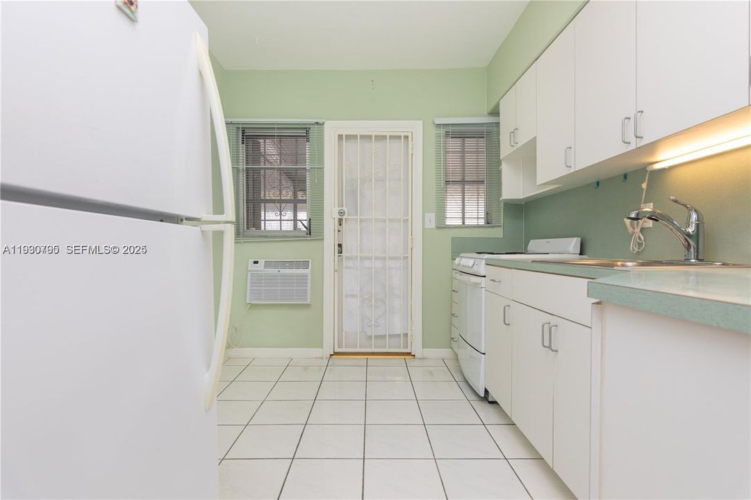 For Rent: $2,300 (2 beds, 1 baths, 1288 Square Feet)