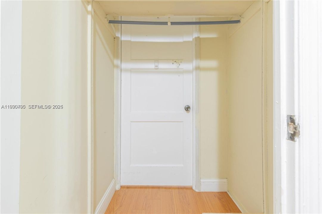 For Rent: $2,300 (2 beds, 1 baths, 1288 Square Feet)