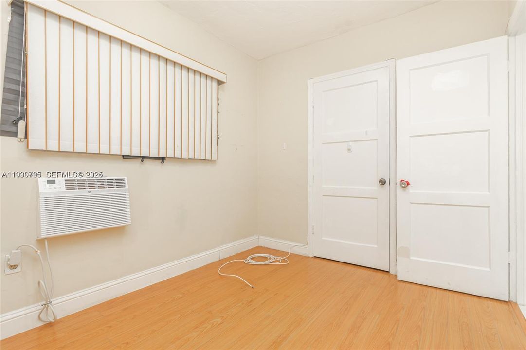 For Rent: $2,300 (2 beds, 1 baths, 1288 Square Feet)