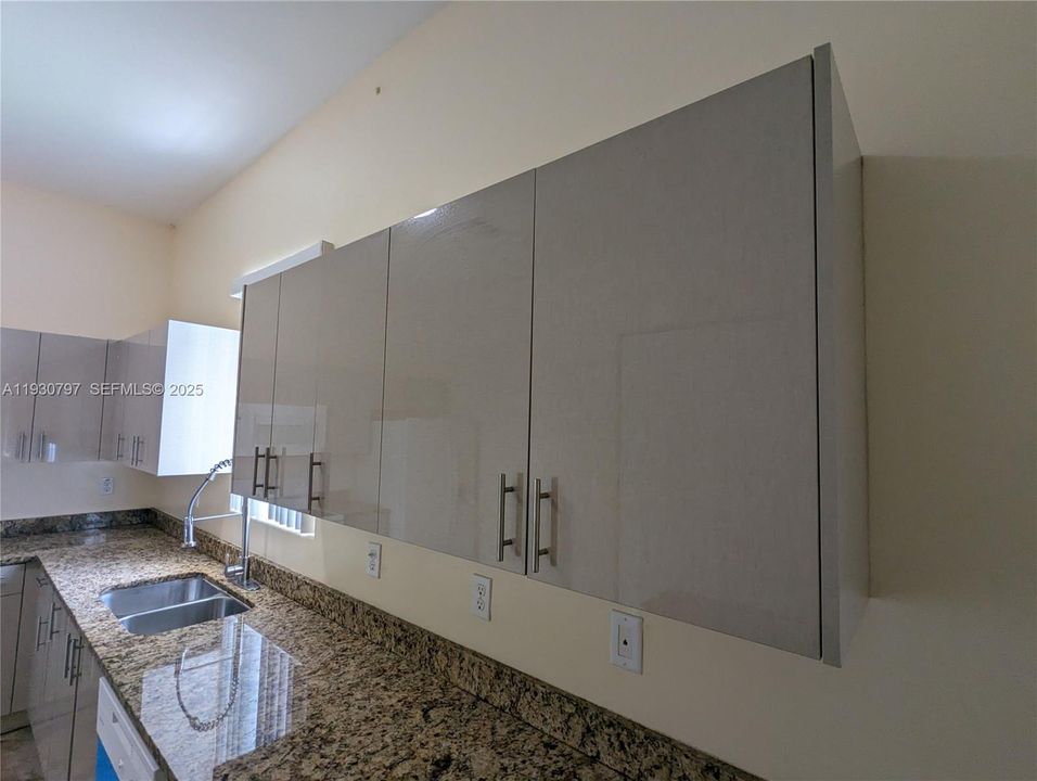 En Renta: $2,200 (3 camas, 2 baños, 3352 Pies cuadrados)