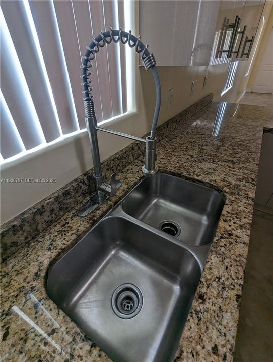 En Renta: $2,200 (3 camas, 2 baños, 3352 Pies cuadrados)