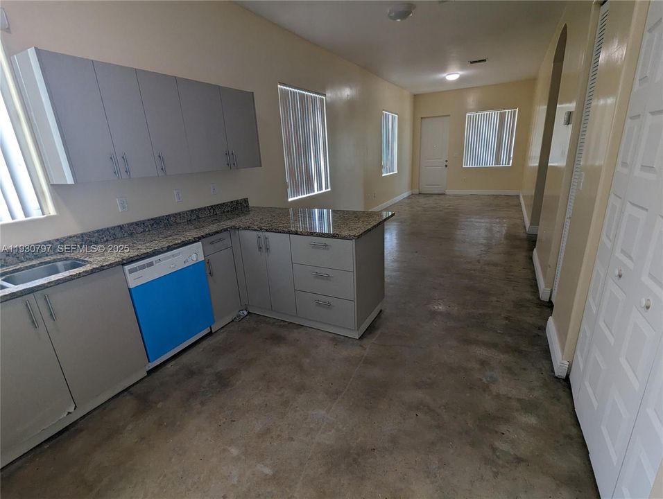 En Renta: $2,200 (3 camas, 2 baños, 3352 Pies cuadrados)