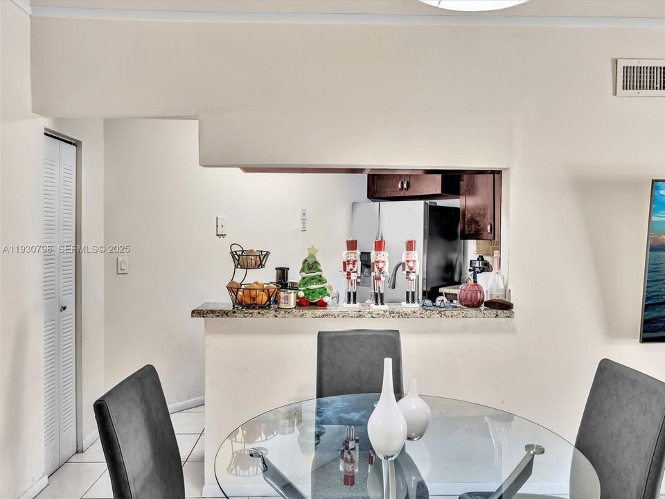 En Renta: $2,350 (2 camas, 2 baños, 1000 Pies cuadrados)