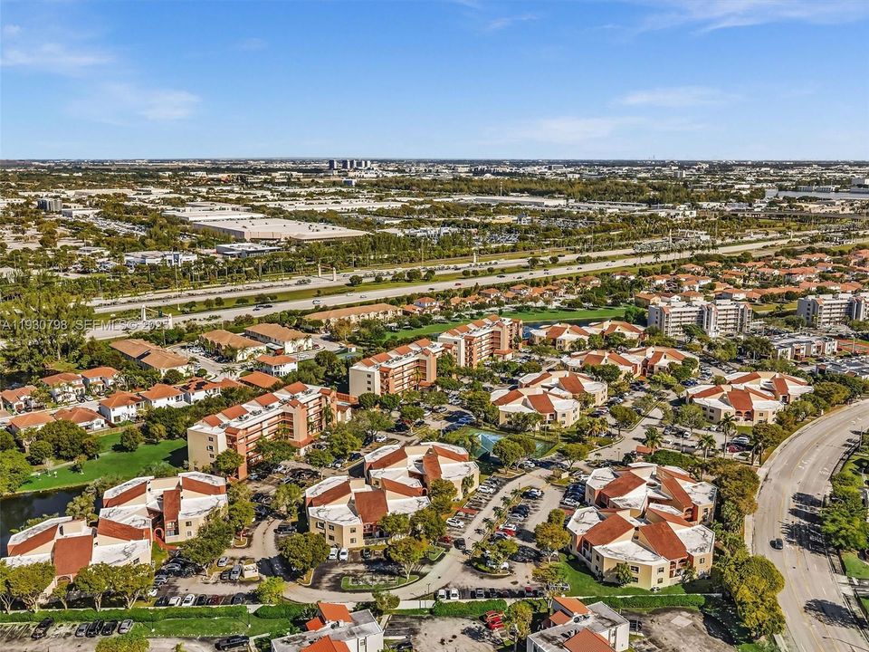 En Renta: $2,350 (2 camas, 2 baños, 1000 Pies cuadrados)