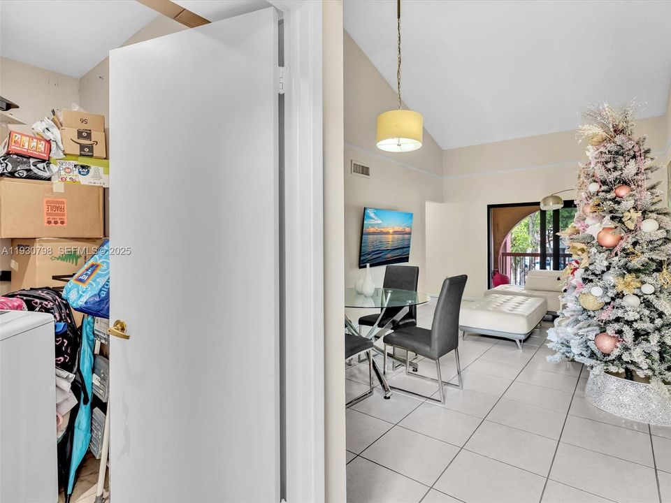 En Renta: $2,350 (2 camas, 2 baños, 1000 Pies cuadrados)