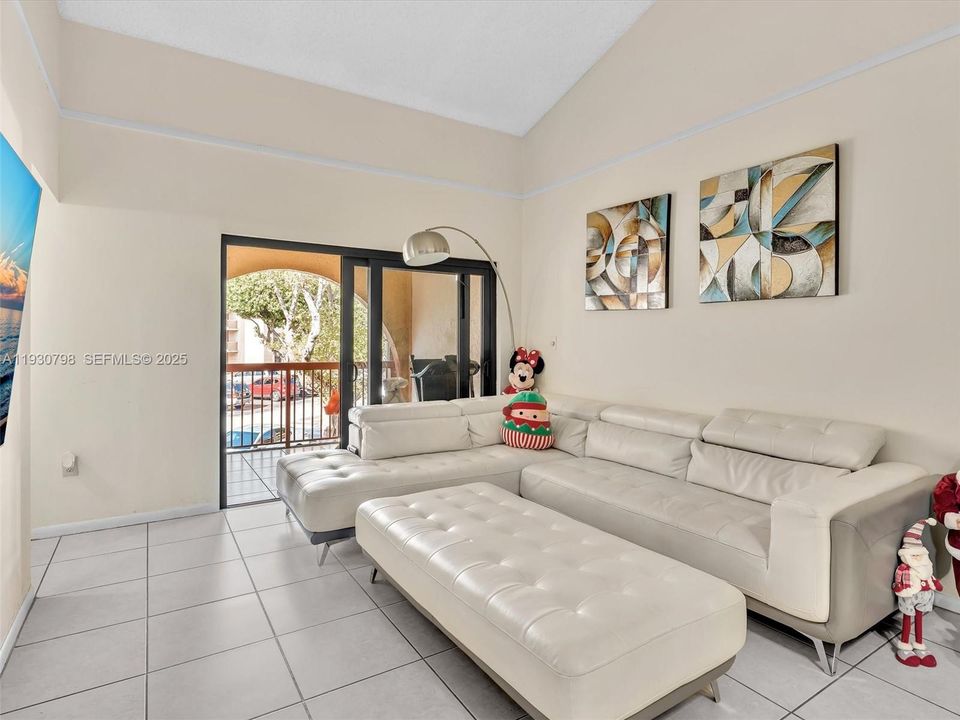 En Renta: $2,350 (2 camas, 2 baños, 1000 Pies cuadrados)