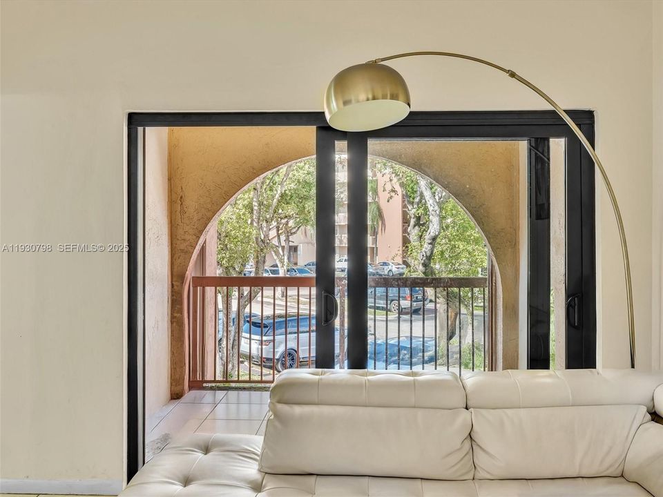 En Renta: $2,350 (2 camas, 2 baños, 1000 Pies cuadrados)