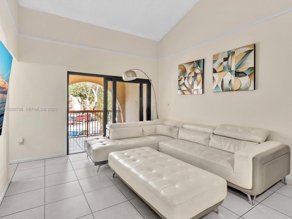 En Renta: $2,350 (2 camas, 2 baños, 1000 Pies cuadrados)