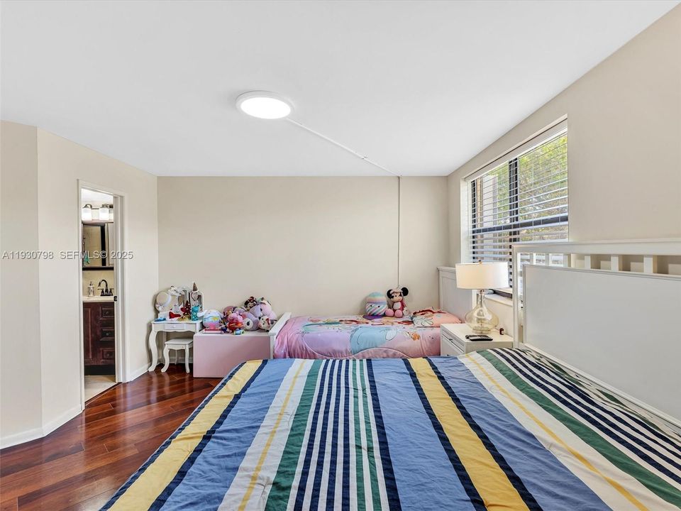 En Renta: $2,350 (2 camas, 2 baños, 1000 Pies cuadrados)