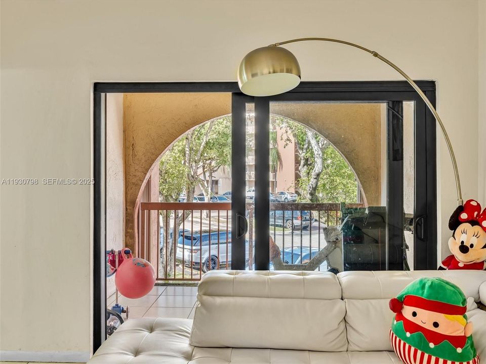 En Renta: $2,350 (2 camas, 2 baños, 1000 Pies cuadrados)