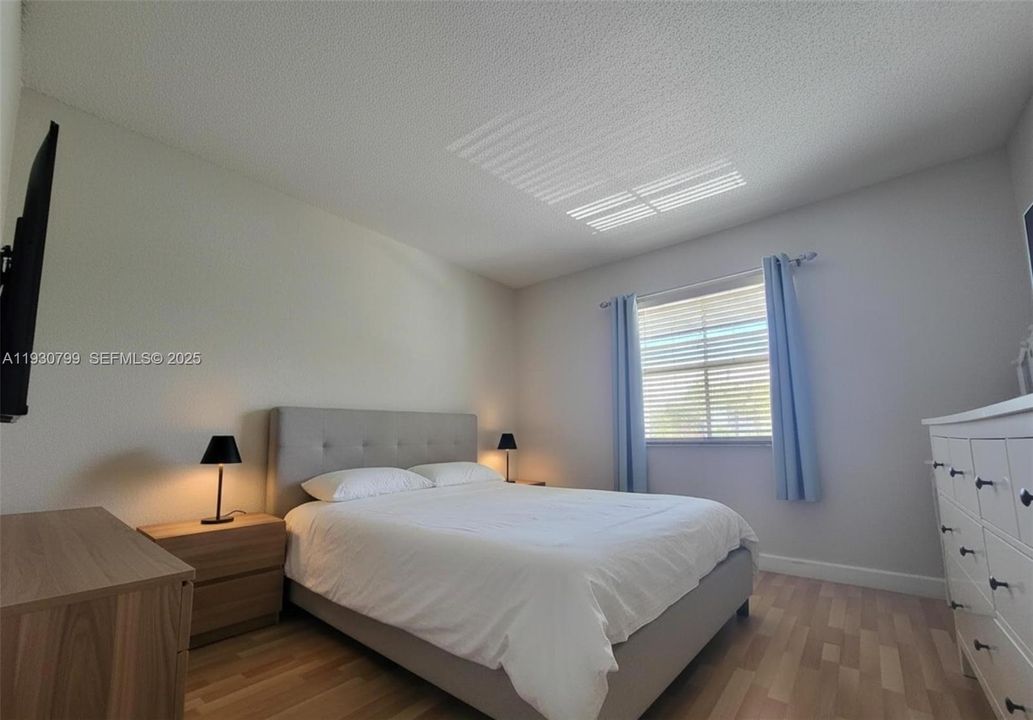 待售: $220,949 (1 贝兹, 1 浴室, 760 平方英尺)