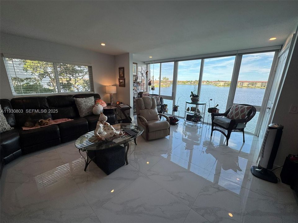 En Venta: $395,000 (2 camas, 2 baños, 1507 Pies cuadrados)