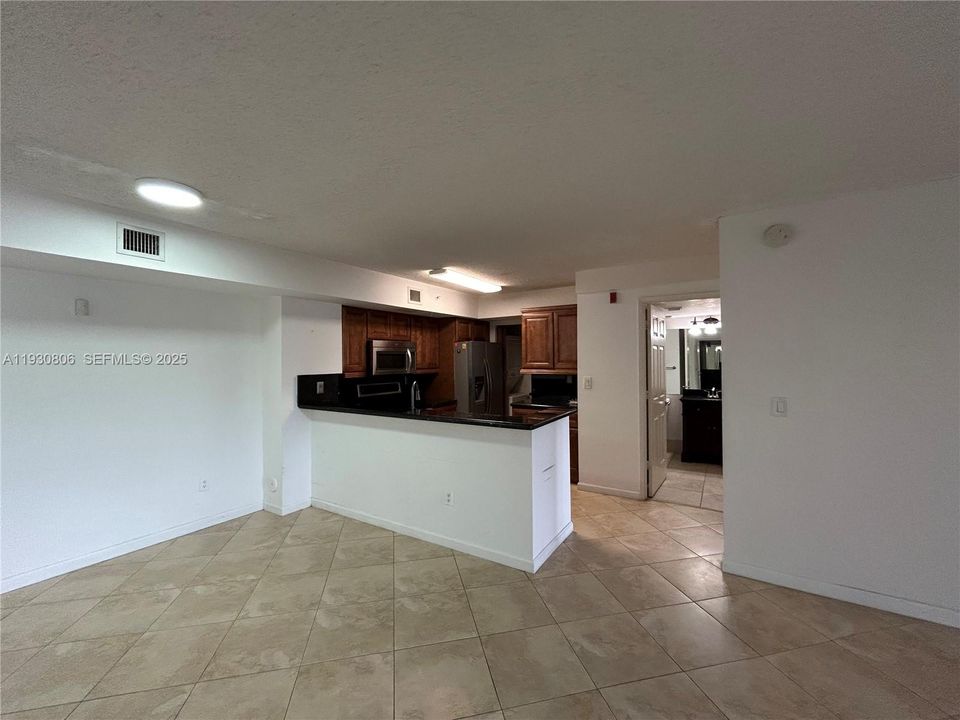 For Rent: $2,500 (2 beds, 2 baths, 1124 Square Feet)