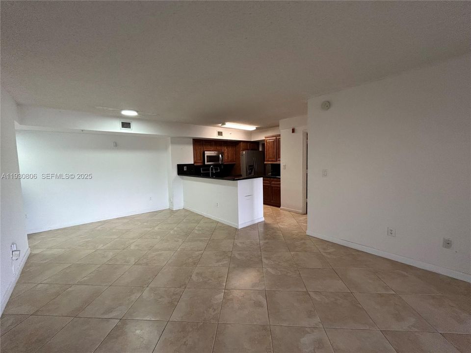 For Rent: $2,500 (2 beds, 2 baths, 1124 Square Feet)