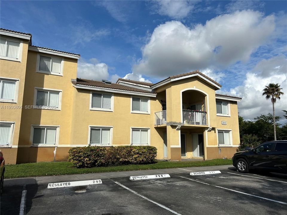 For Rent: $2,500 (2 beds, 2 baths, 1124 Square Feet)