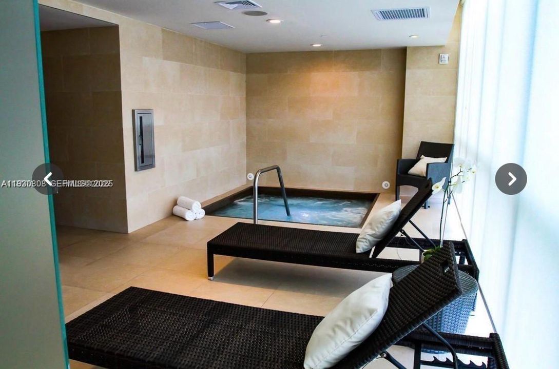 For Rent: $7,300 (1 beds, 2 baths, 938 Square Feet)