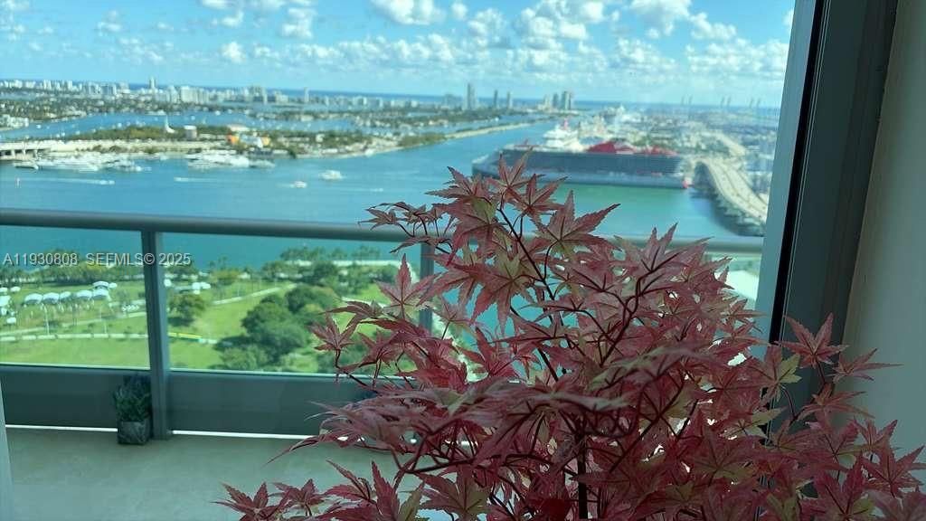 For Rent: $7,300 (1 beds, 2 baths, 938 Square Feet)