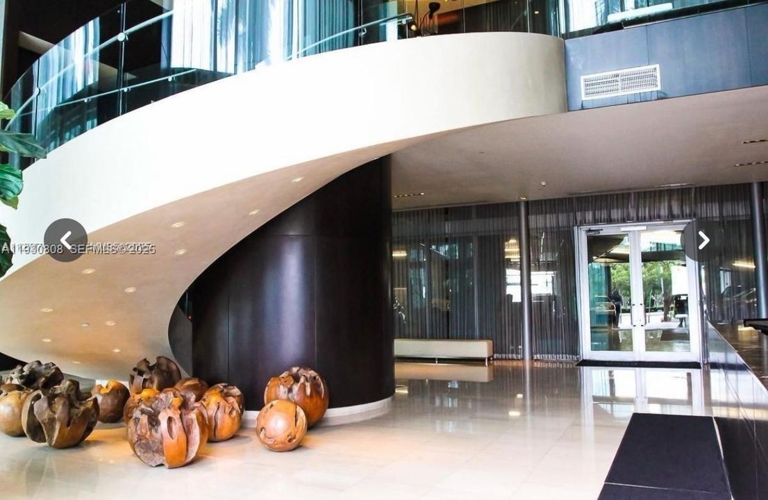 For Rent: $7,300 (1 beds, 2 baths, 938 Square Feet)