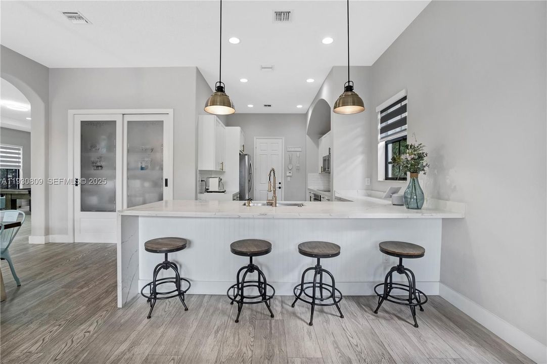 待售: $1,299,000 (4 贝兹, 3 浴室, 2720 平方英尺)