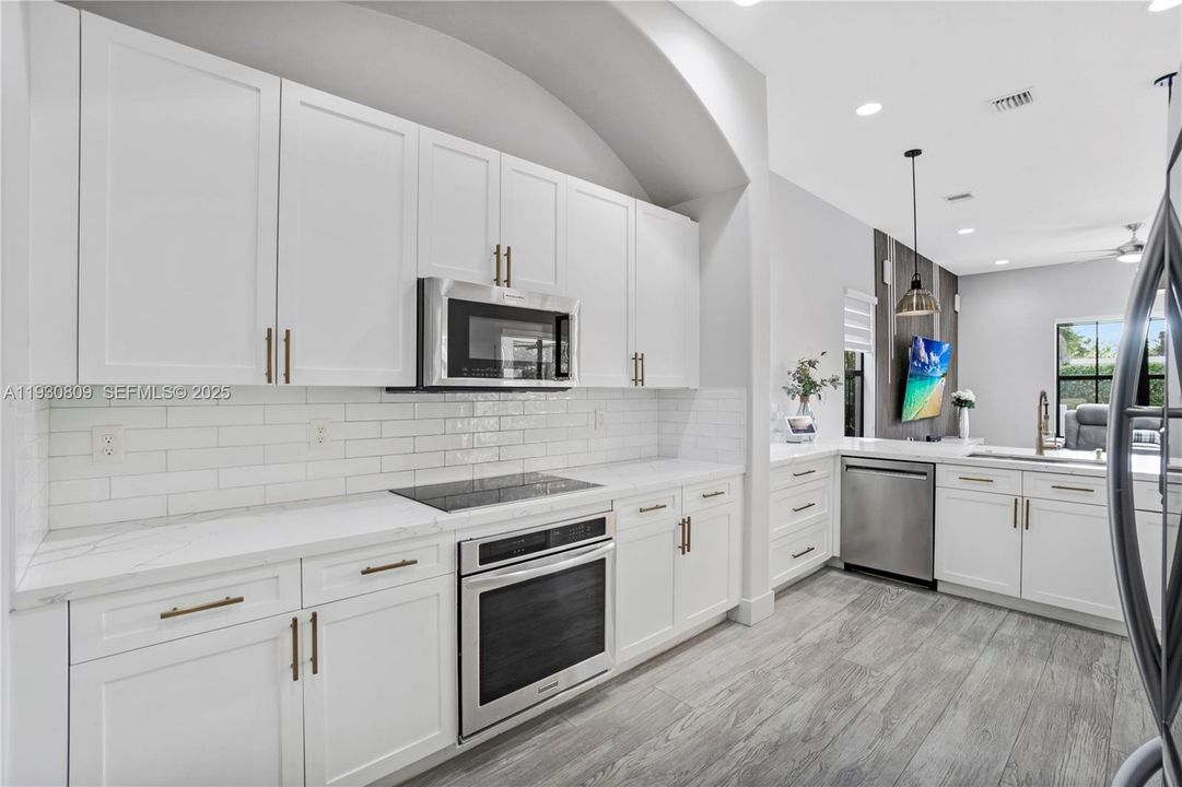 待售: $1,299,000 (4 贝兹, 3 浴室, 2720 平方英尺)