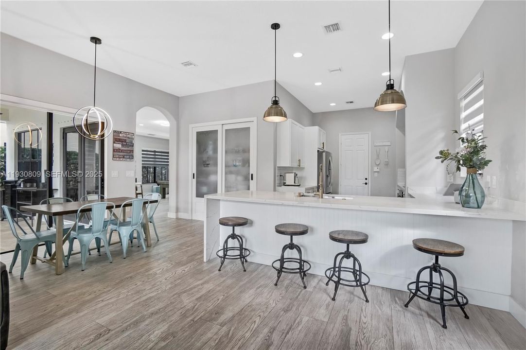 待售: $1,299,000 (4 贝兹, 3 浴室, 2720 平方英尺)