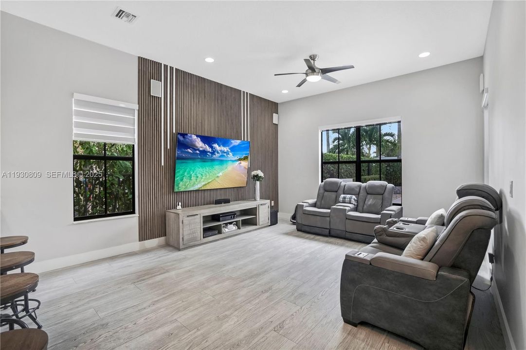 待售: $1,299,000 (4 贝兹, 3 浴室, 2720 平方英尺)