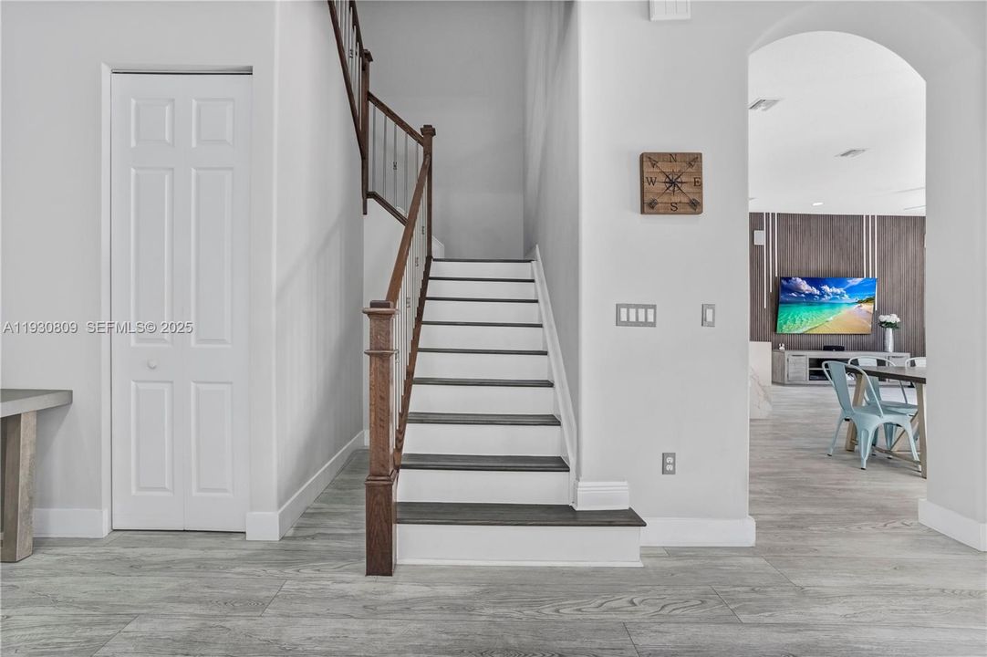 待售: $1,299,000 (4 贝兹, 3 浴室, 2720 平方英尺)