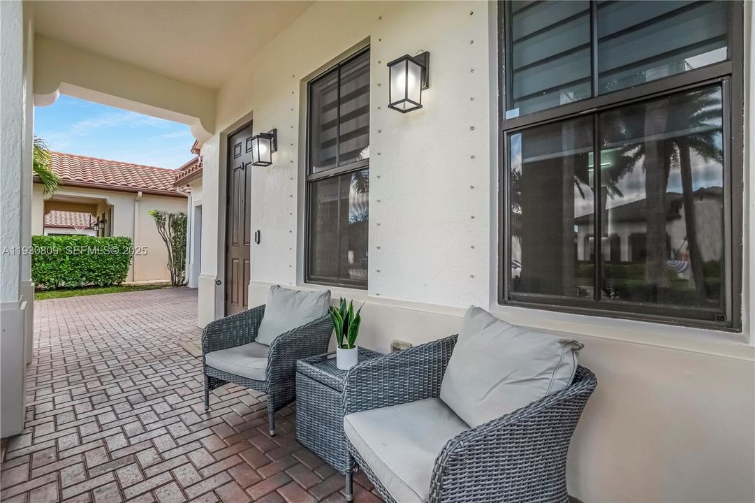 待售: $1,299,000 (4 贝兹, 3 浴室, 2720 平方英尺)