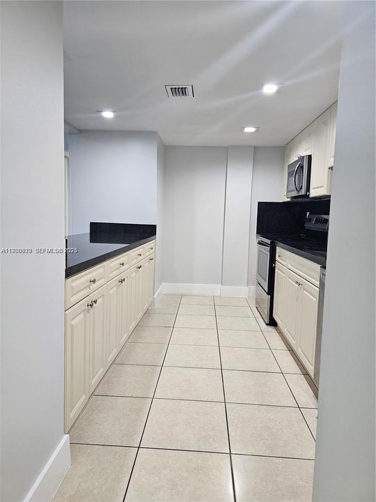 For Rent: $3,200 (3 beds, 2 baths, 1308 Square Feet)