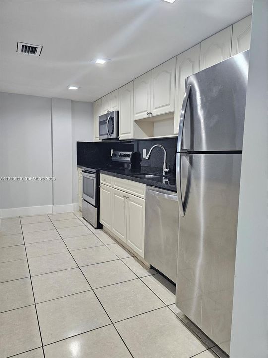 For Rent: $3,200 (3 beds, 2 baths, 1308 Square Feet)