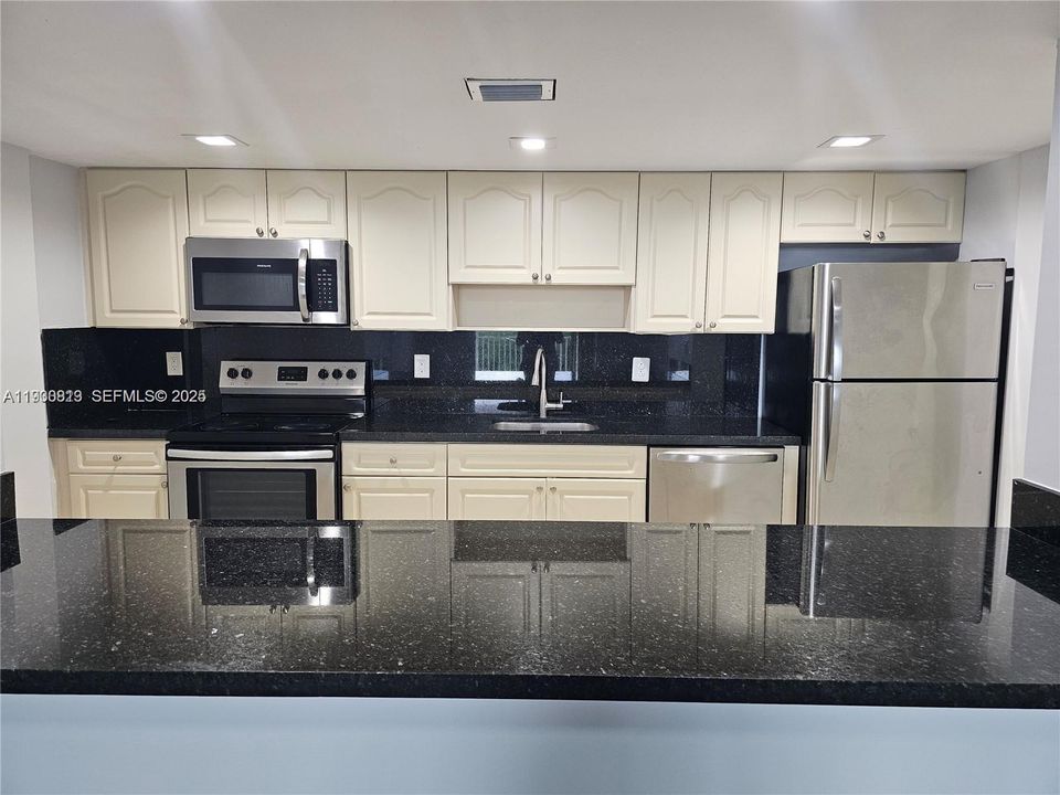 For Rent: $3,200 (3 beds, 2 baths, 1308 Square Feet)