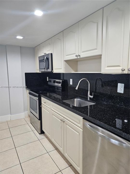 For Rent: $3,200 (3 beds, 2 baths, 1308 Square Feet)