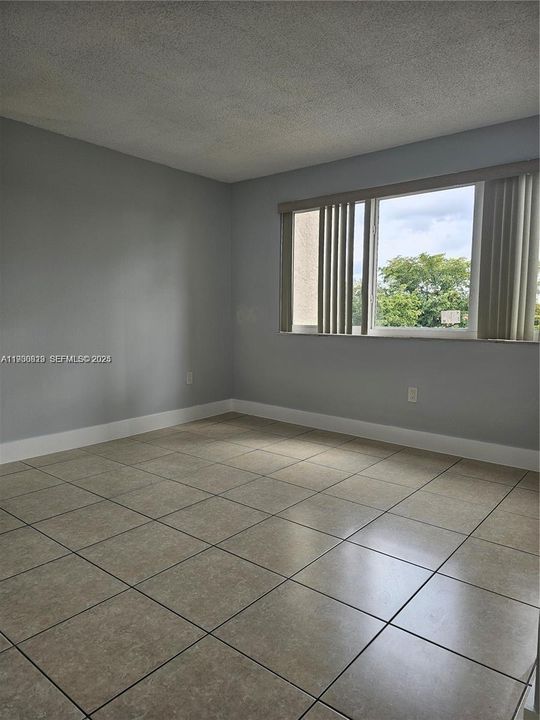 For Rent: $3,200 (3 beds, 2 baths, 1308 Square Feet)