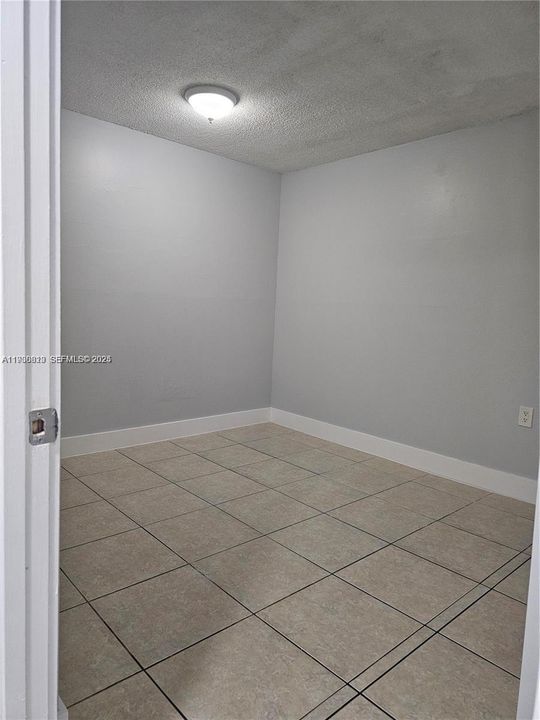 For Rent: $3,200 (3 beds, 2 baths, 1308 Square Feet)