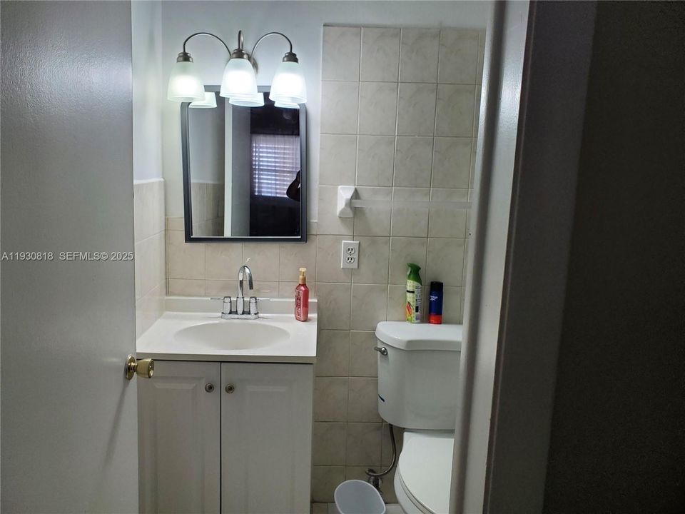 For Sale: $270,000 (2 beds, 2 baths, 940 Square Feet)