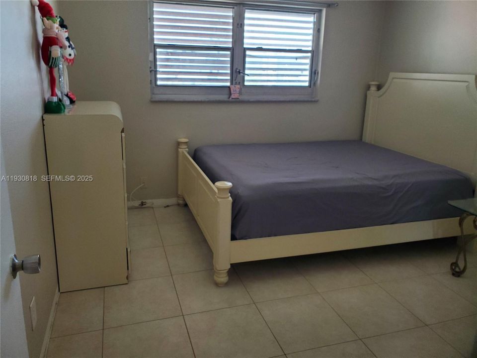 For Sale: $270,000 (2 beds, 2 baths, 940 Square Feet)